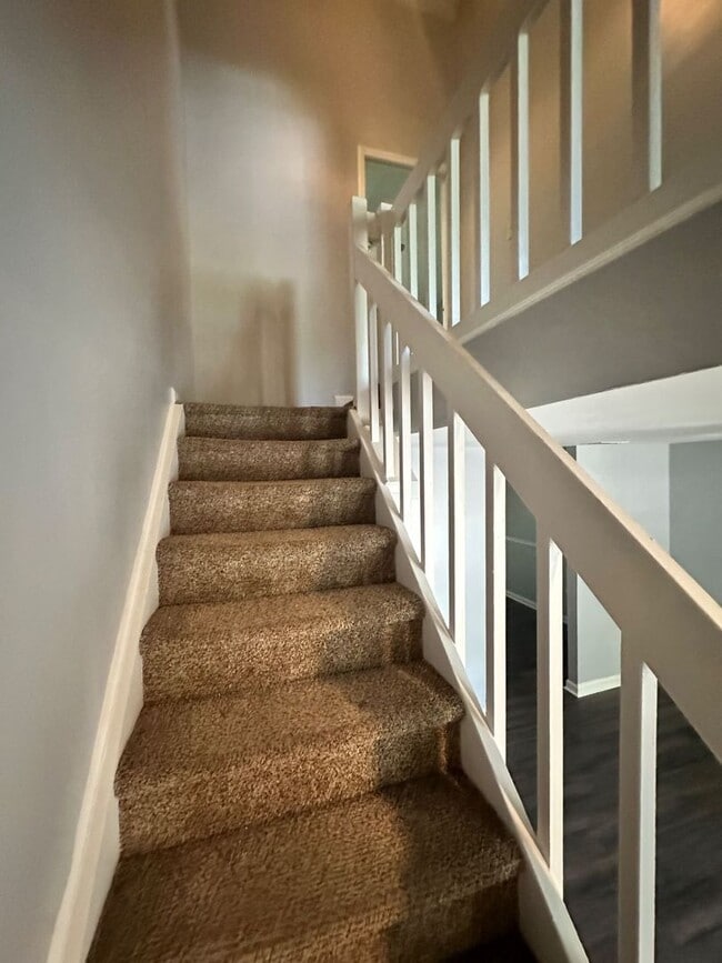 Building Photo - Coming Soon! 2 Bedroom Townhouse