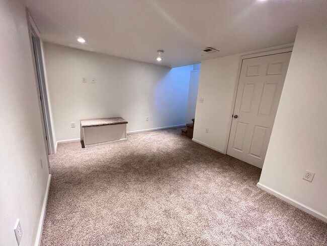 Building Photo - 5 Bedroom home on the NE side of Grand Rapids