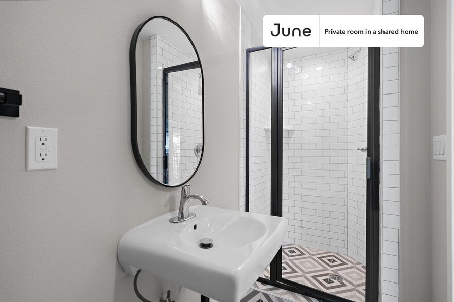 Building Photo - Room in Shared 5 bed/5 bath home in Boyle Heights