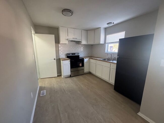 Building Photo - Renovated 3-bedroom, 1-bathroom home