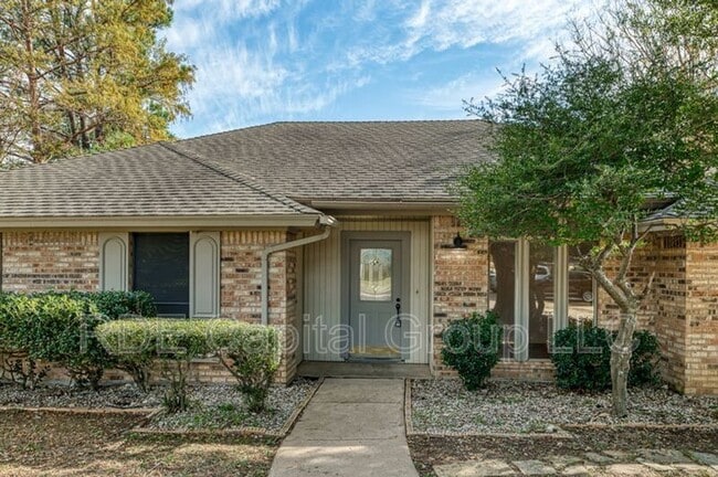 Building Photo - 922 Kingston Dr