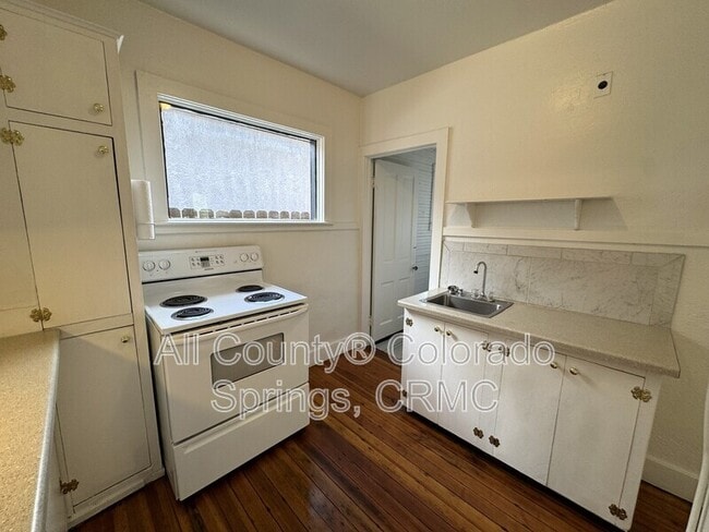 Building Photo - 612 E Del Norte St