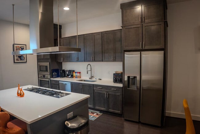 Building Photo - 1680 Memorial Dr SE