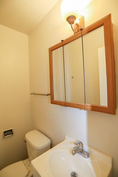 Building Photo - 9016 Lamon Ave