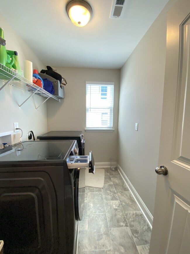 Building Photo - 140 Verdmont Dr