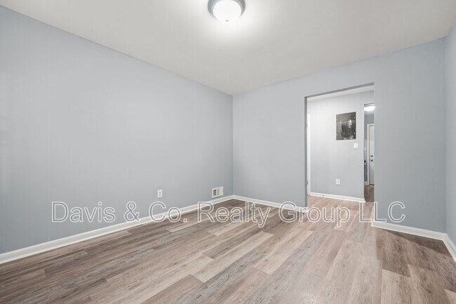 Building Photo - 1156 Hubbard St SW
