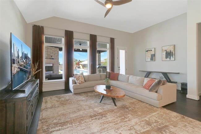 Building Photo - 702 Tomichi Trl