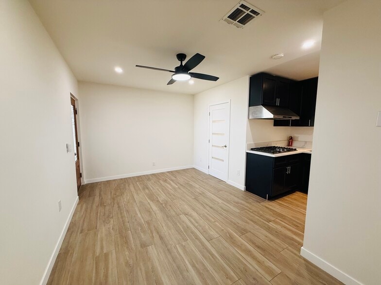 Building Photo - 13032 Glamis St