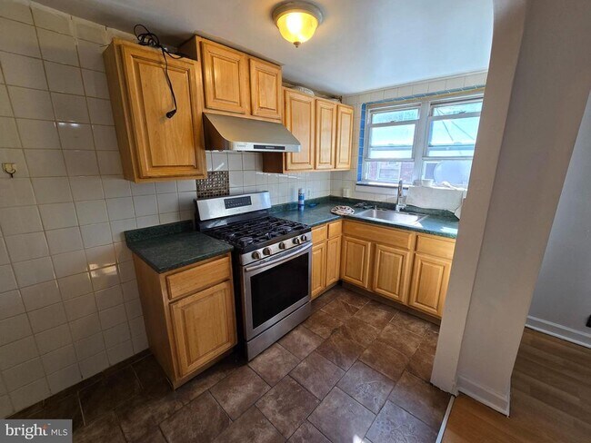 Building Photo - 700 Landis St