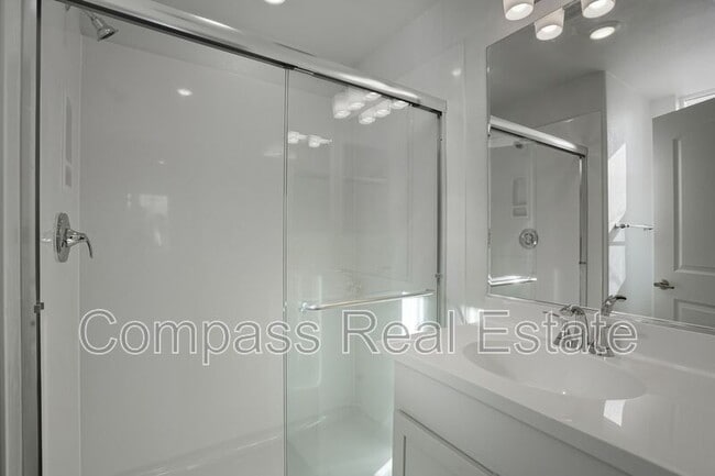 Building Photo - 3814 Norbridge Ave