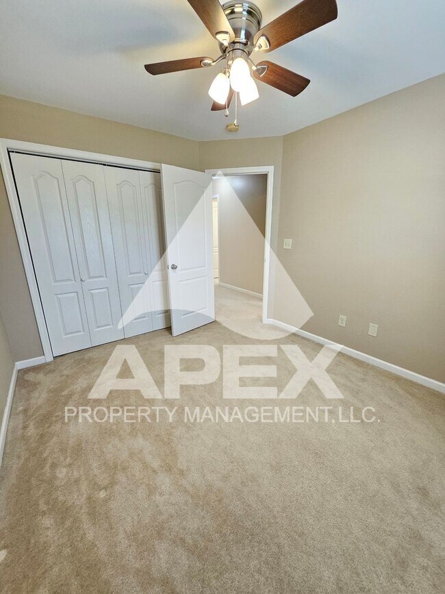 Building Photo - West Knoxville – Beautifully Upgraded - 3 ...