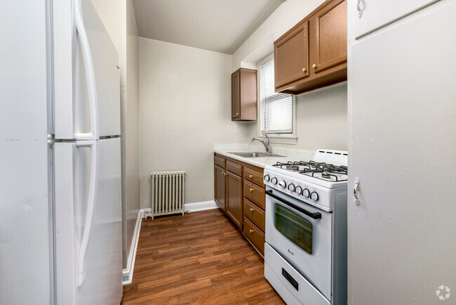 1BR, 1BA – 592SF - Kitchen - Capitol Square Apartments
