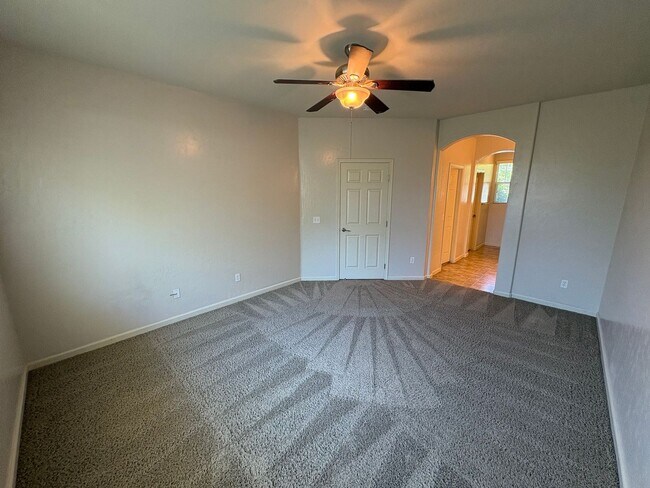 Building Photo - Lovely home available now!