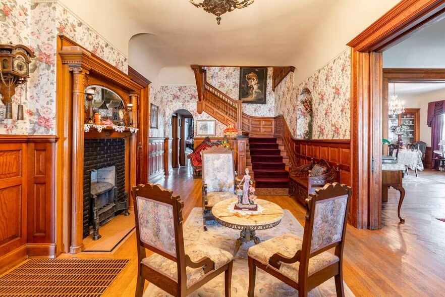 Foyer - 2374 Mission Inn Ave