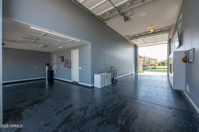 Building Photo - 40771 W Little Dr