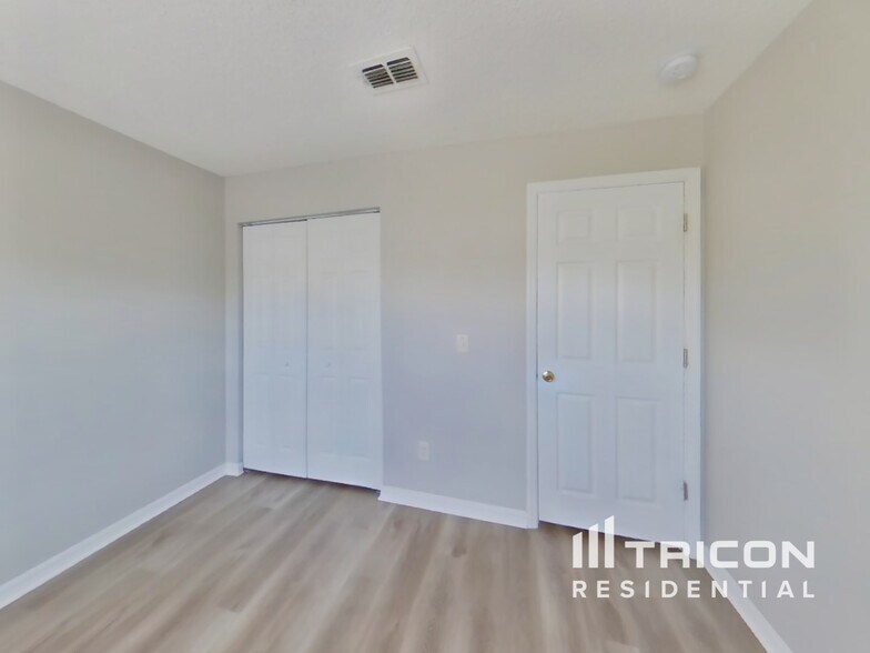 Building Photo - 16 Rymsen Ln