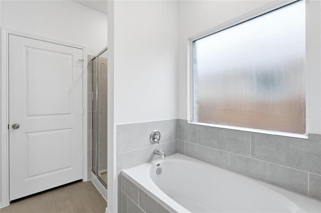 Building Photo - 1404 Roaming Oak Bnd