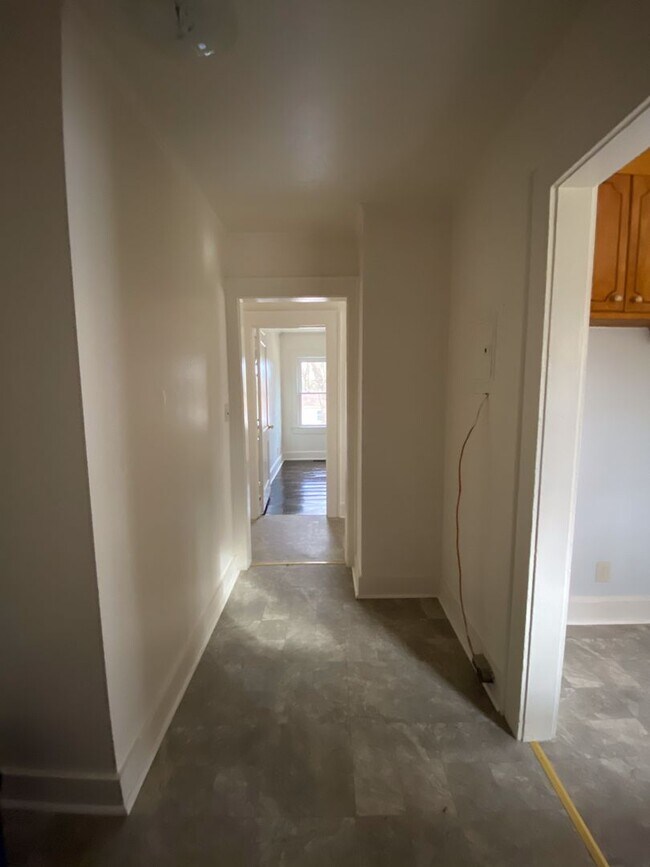 Building Photo - 312 Willow Ln