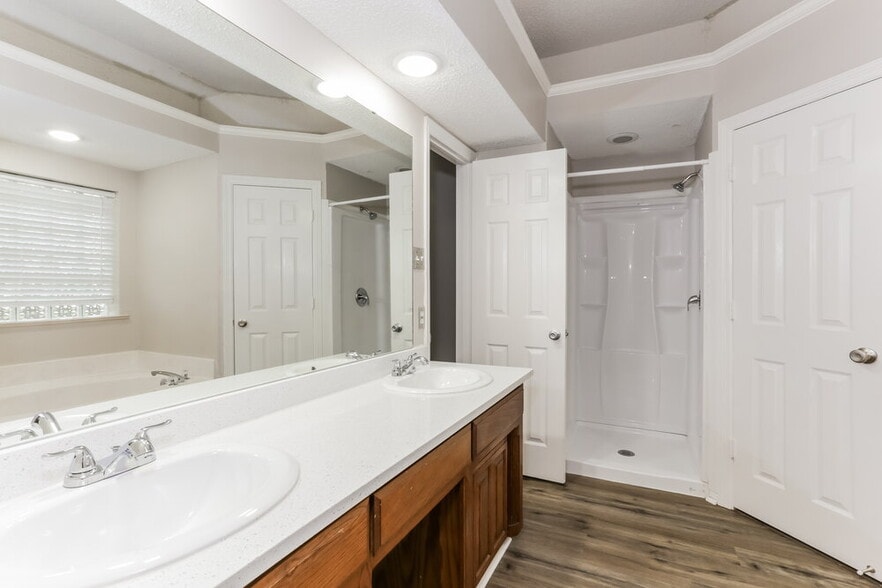 Building Photo - 724 Nicole Dr