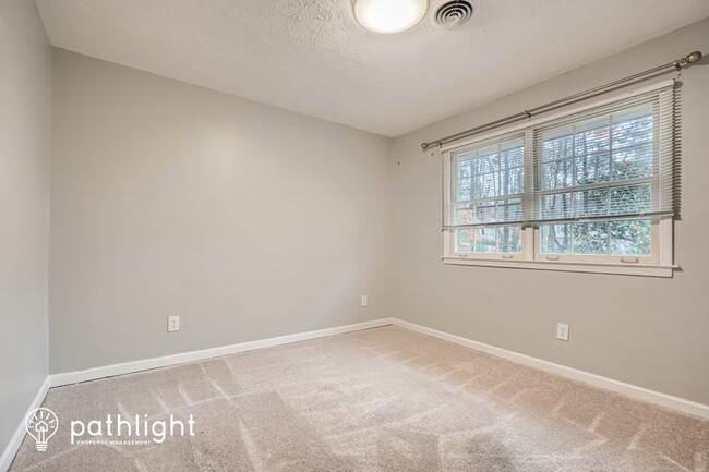 Building Photo - 5381 Willow Point Parkway