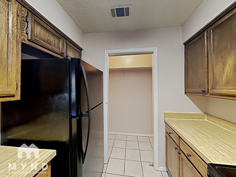Building Photo - 5515 Brookview Ct