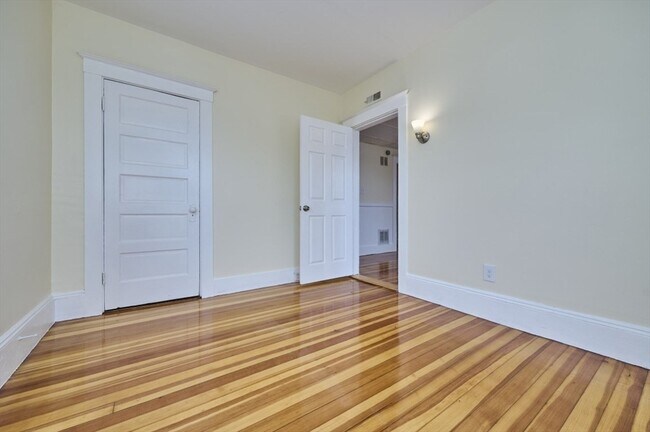 Building Photo - 44 Park St