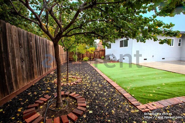 Building Photo - 3040 Blane Way