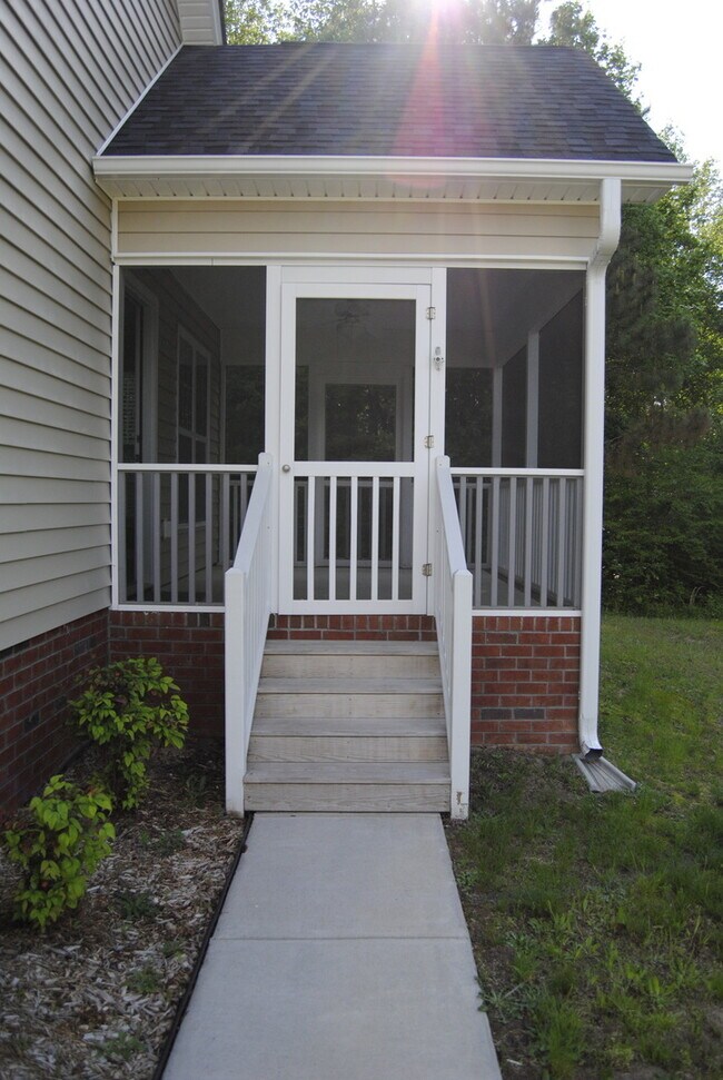 Building Photo - 105 Tillage Pl