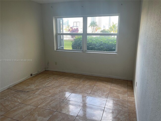 Building Photo - 450 Golden Isles Dr