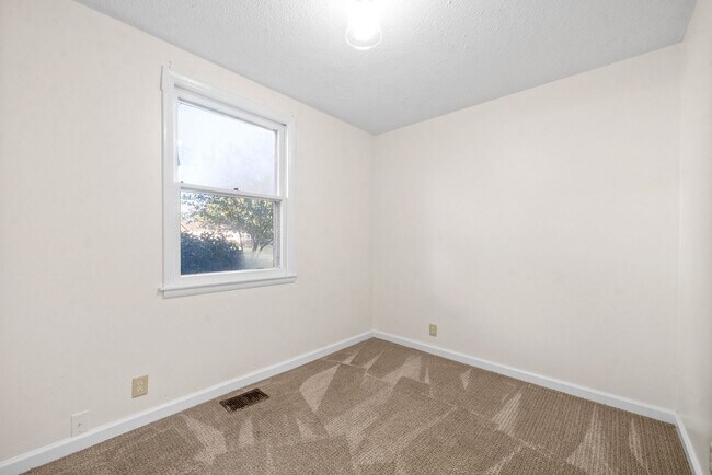Building Photo - 1509 Nichols Dr