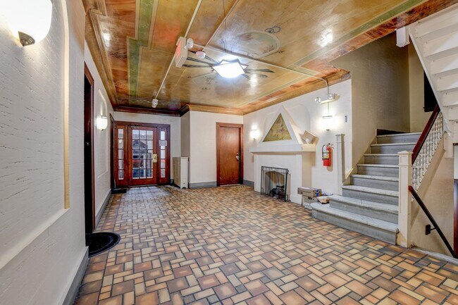 Building Photo - 901 Grand Ave