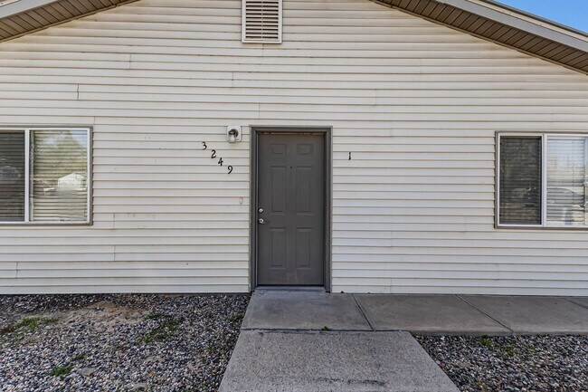 Building Photo - 3249 White Ave