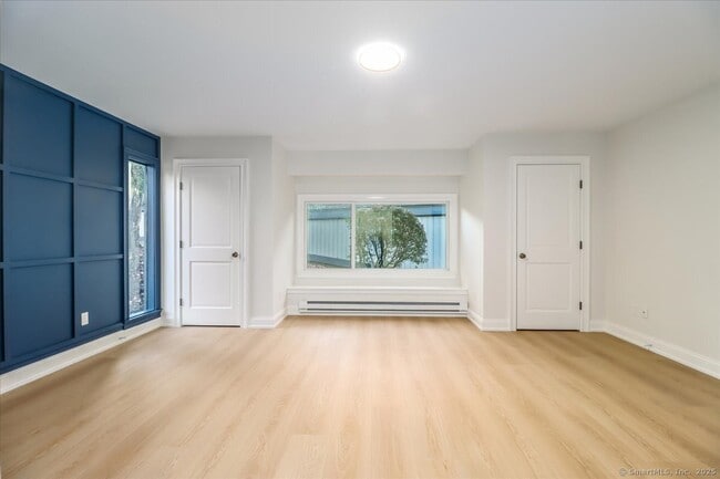 Building Photo - 929 Heritage Vlg