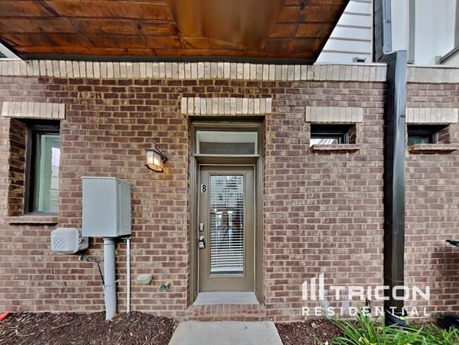 Building Photo - 6813 Charlotte Pike