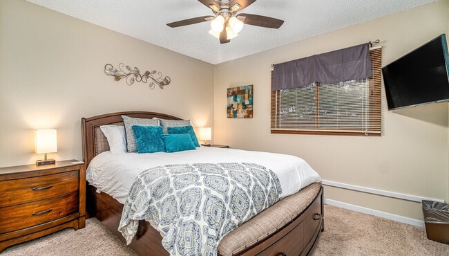 Building Photo - 886 Arthur Dr