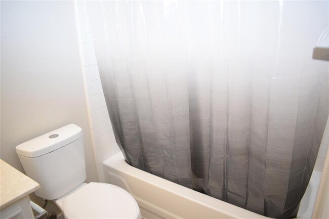 Building Photo - 3810 Newland Dr