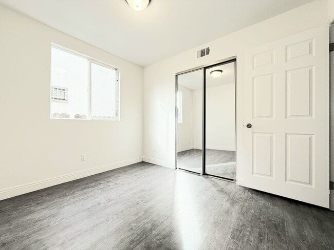 Building Photo - 1440 E 42nd St