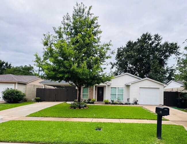 Building Photo - 24131 4 Sixes Ln