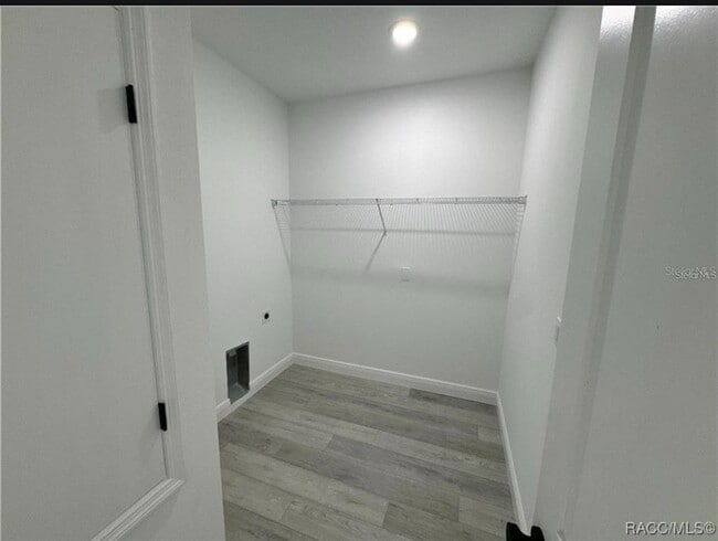 Building Photo - 8908 N Gilovu Dr