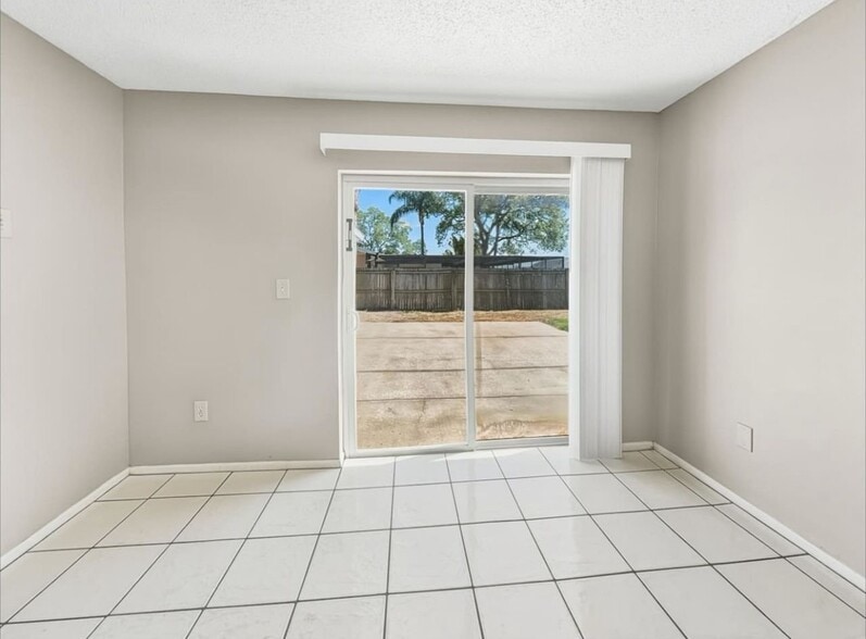 Building Photo - 613 Limetree Dr