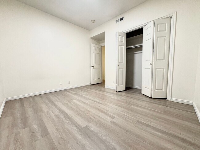 Building Photo - Lakeview Orem Living – 3 Bed Near UVU