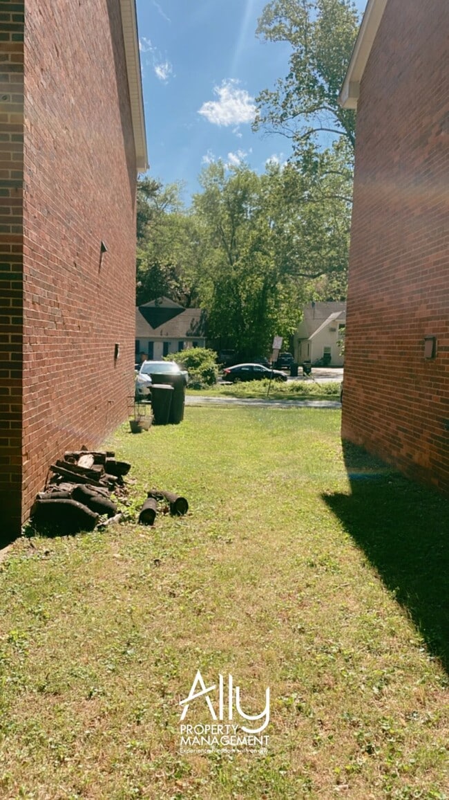 Building Photo - 118 Harmon St