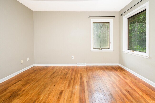 Building Photo - 117 N Hillsdale Dr