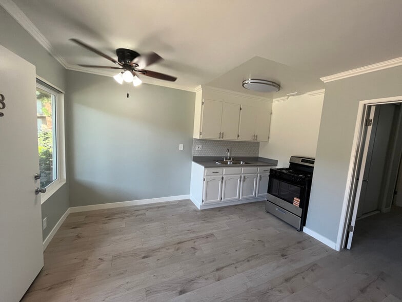 Building Photo - 20033 Saticoy St