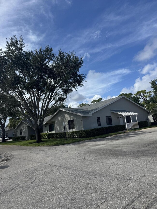 Building Photo - 2707 Lowson Blvd