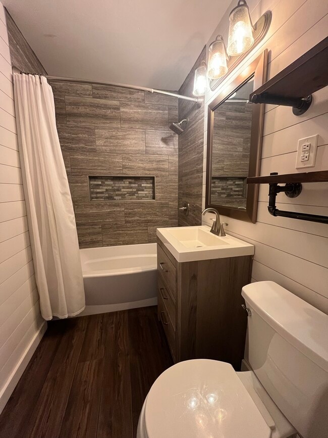 Building Photo - 3332 Macdonald Rd