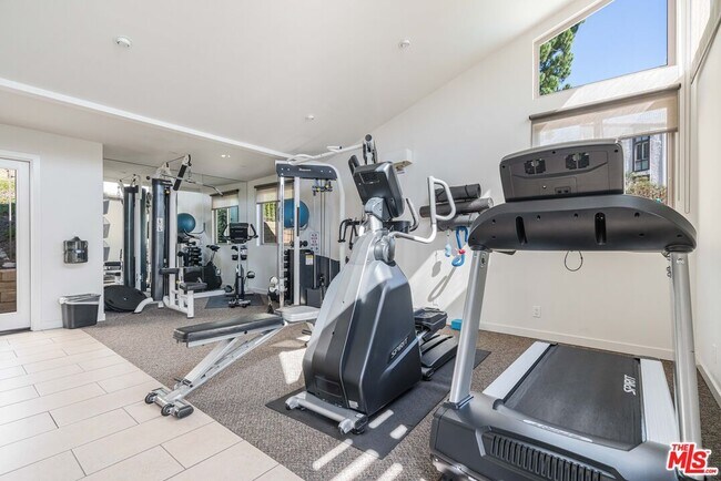 Building Photo - 17083 Palisades Cir