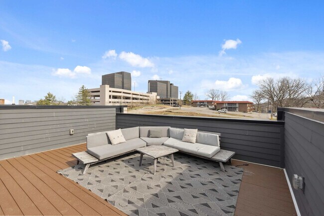 Building Photo - 3206 West End Cir