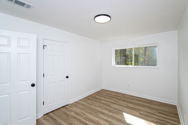 Building Photo - Large Open-Concept 4 Bedroom with Stunning Pond Views!