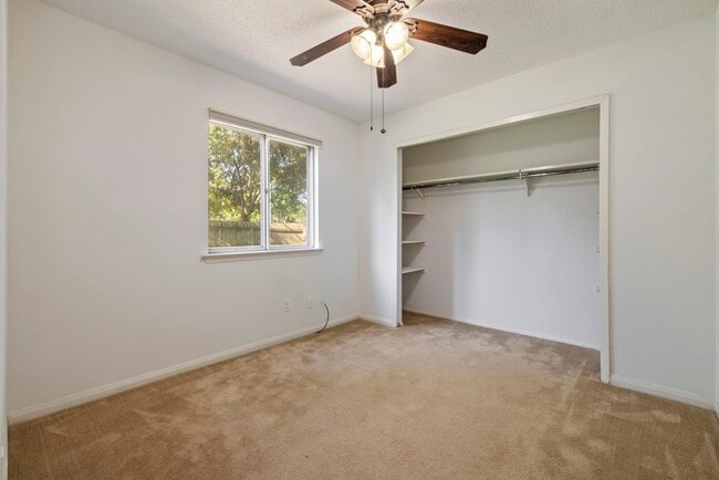 Building Photo - 22727 Smokey Hill Dr